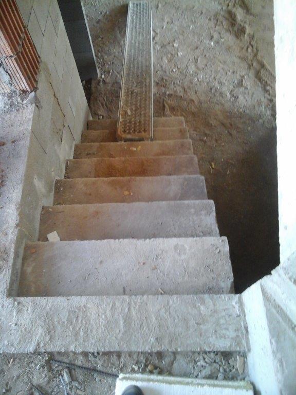 Tiesus betoniniai laiptai