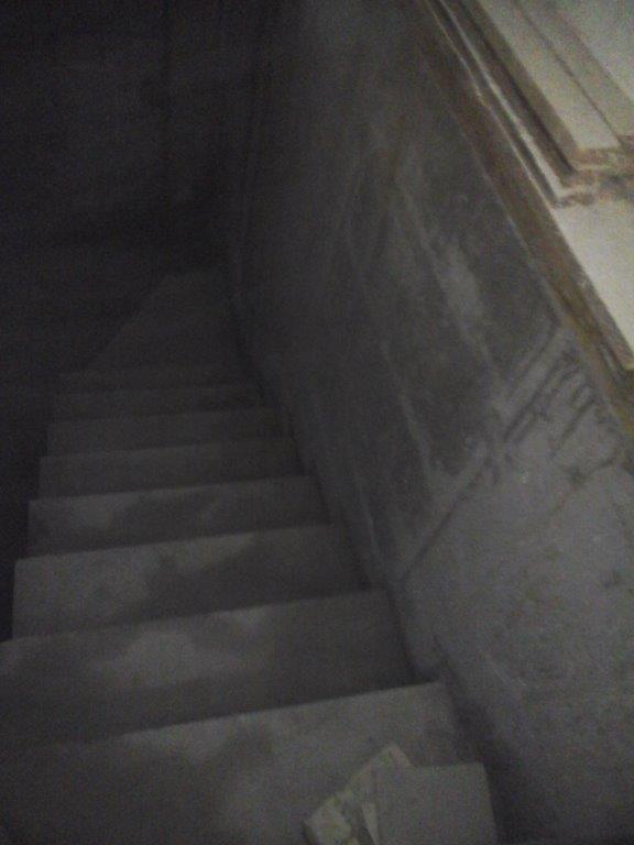 L-formos laiptuoti betoniniai laiptai
