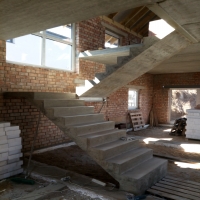 U-forma su lygia aiskštele