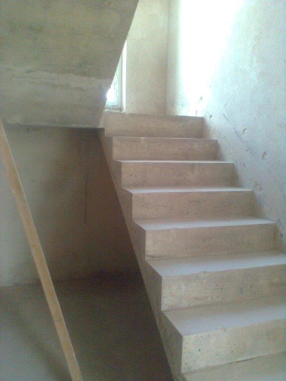 U-forma su lygia aikstele