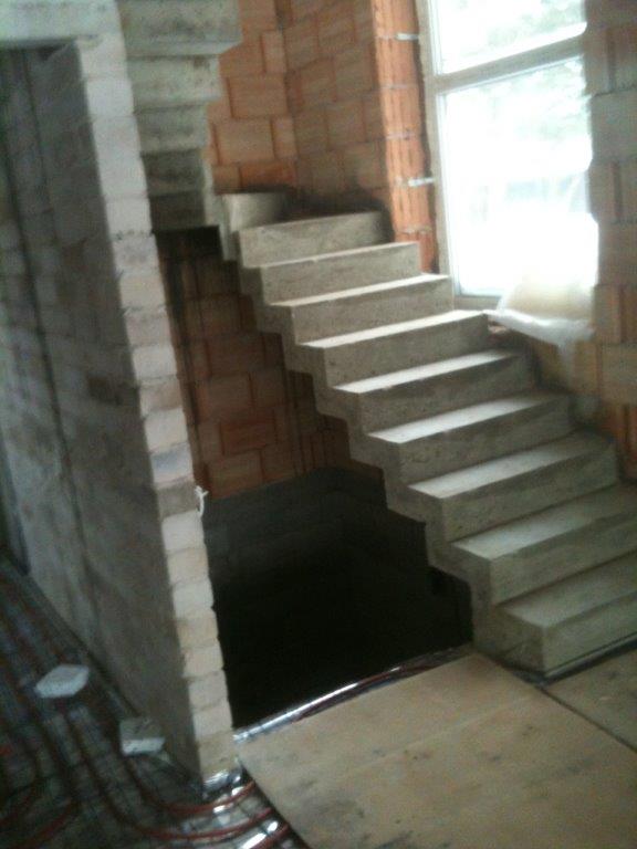 U-formos laiptuoti betoniniai laiptai