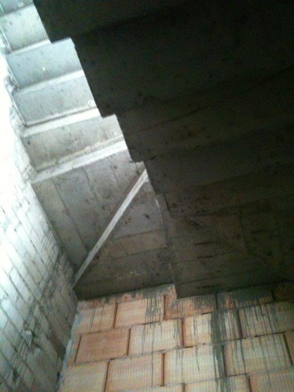 U-formos laiptuoti betoniniai laiptai