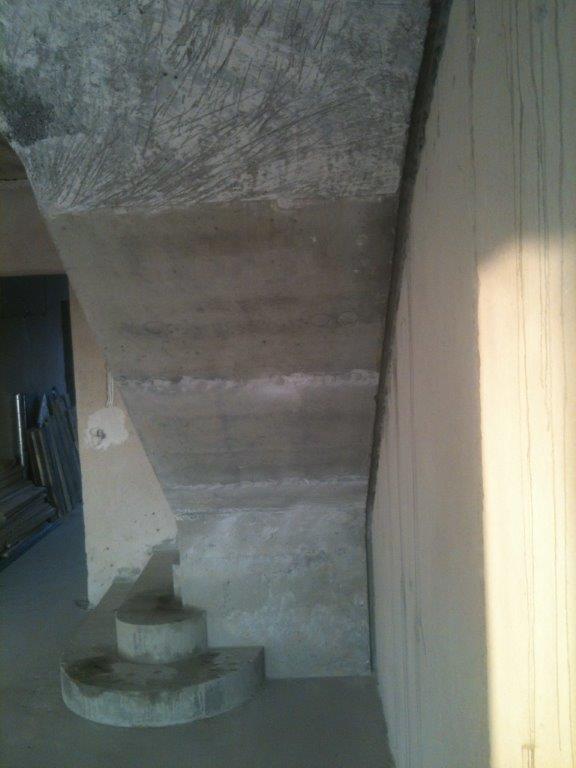 U-formos neiprasti betoniniai laiptai