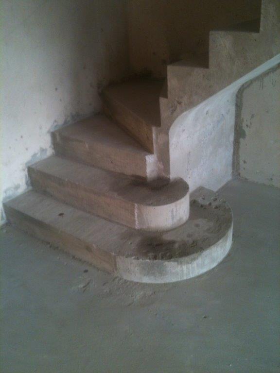U-formos neiprasti betoniniai laiptai
