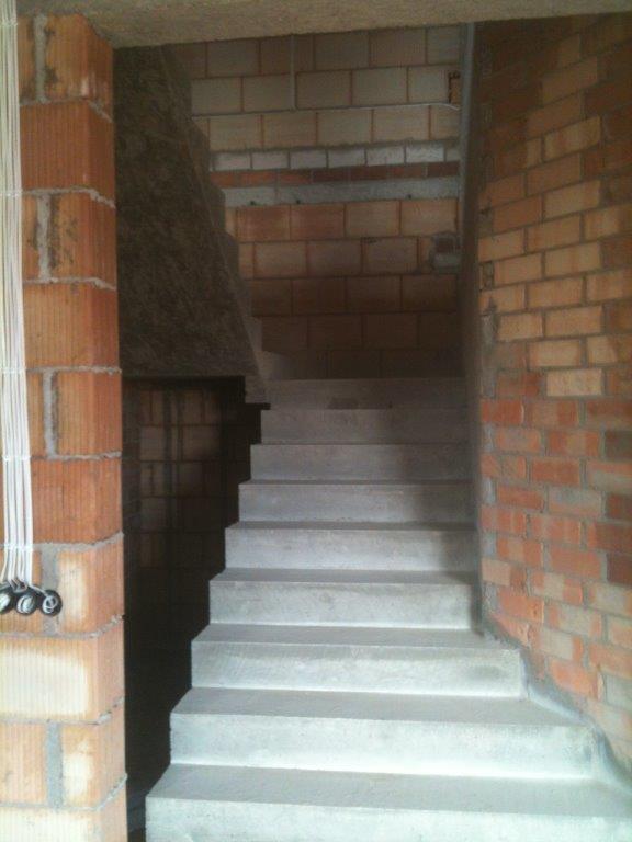 U-forma su lygia aikstele