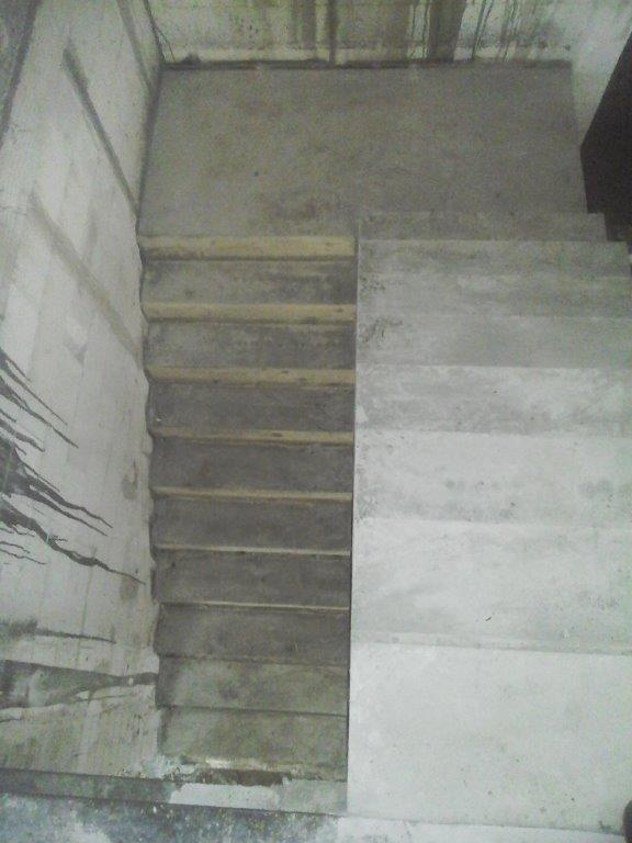 U-forma su lygia aikstele