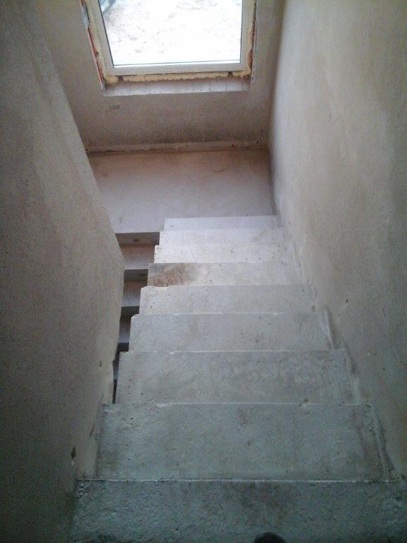 U-forma su lygia aikstele