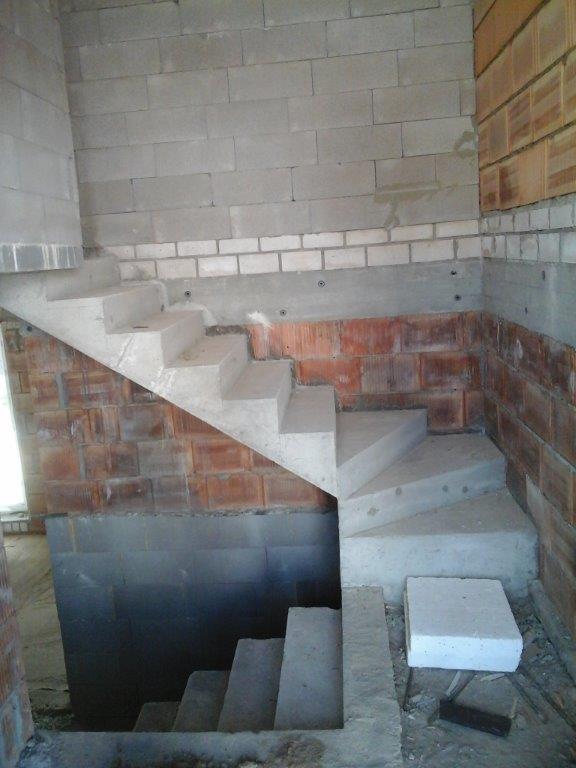 l-formos betoniniai laiptai