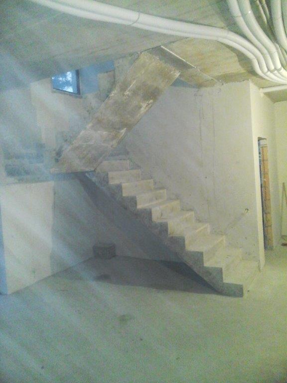 U-forma su lygia aikstele