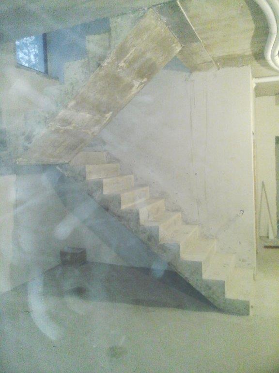 U-forma su lygia aikstele
