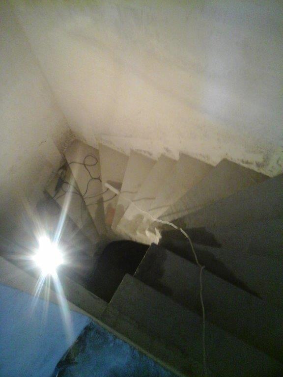U-formos neiprasti betoniniai laiptai
