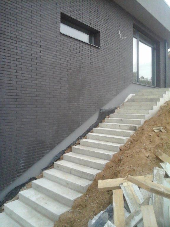 Tiesus lauko betoniniai laiptai
