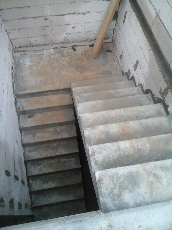 U-forma su lygia aikstele