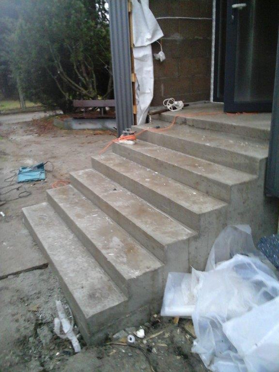 Tiesus lauko betoniniai laiptai
